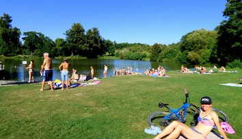 Monínec nabízí krásný bikepark i jezero. A to jen hodinku od Prahy!