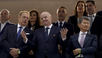 MS 2026 ON-LINE: Úsměvy na tribuně, Trunda diskutoval s prezidentem FIFA