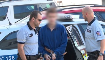 Nevlastního brášku (8) nejdřív dusil, pak podřezal. Teď padl trest