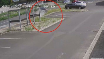 Pod vlivem drog ujížděl policii. Havaroval a chtěl se schovat v řece