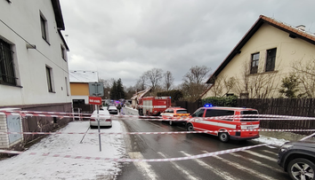 Ve Strančicích u Prahy výbuch poničil dům. Příčina exploze je záhadou