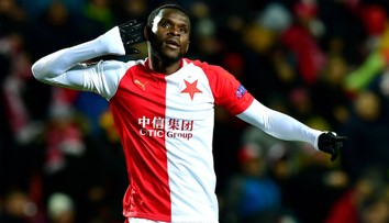 Stoper Slavie mezi elitou! Ngadeu je v nejlepší sestavě Evropské ligy