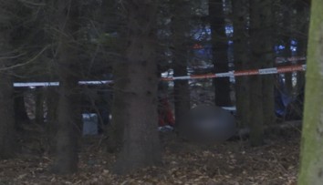 V lese u Prahy našli mrtvou ženu. Její tělo prý táhli jako pytel brambor
