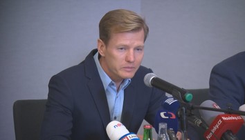Politici, banky i dodavatelé se pustili do Písaříka. "Nechal zákazníky na holičkách"