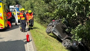 Vážná nehoda na Jindřichohradecku. Do akce musel i vrtulník