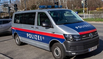 Řidič s českou značkou srazil v Rakousku policistu. Z auta plného drog utekl