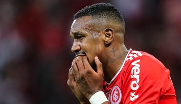 Hraj fotbal, nebo tě dostaneme. Brazilský fotbalista čelí nechutným výhrůžkám