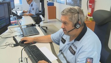 Muž ukradl chlapci deštník z ruky. Nyní mu hrozí 10 let vězení
