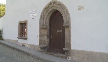 Ředitelka školy se obohacovala na seniorce a falšovala počty žáků!