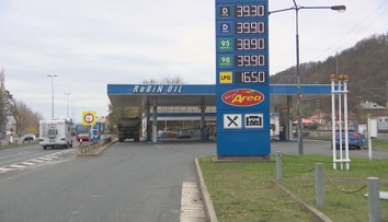 Stát chce koupit benzínky. Proti jsou ale opozice i politici vládních stran