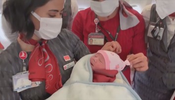 Afghánka porodila při útěku z Kábulu. "Eva" přišla na svět v 10 kilometrech