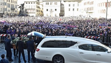 Itálie se loučila s Astorim: Dorazili Buffon,Totti a tisíce fanoušků