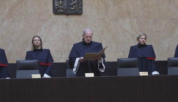 Ústavní soud se zastal Aničky znásilňované otčímem. Rozsudek s podmínkou ale nezrušil