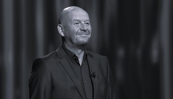 Herec David Suchařípa neunesl smrt kamaráda. Po smrti Pavla Nečase se stáhl