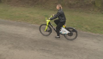 Sdílená kola v Plzni rozdělila obyvatele. Je to hrozný šrot, stěžují si někteří
