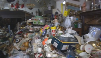 Starožitníci mají napilno. Lidé řeší finanční problémy prodejem cenností