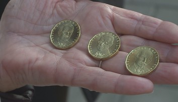 ČNB vydala další výroční mince, lidé čekají na výměnu ve frontách