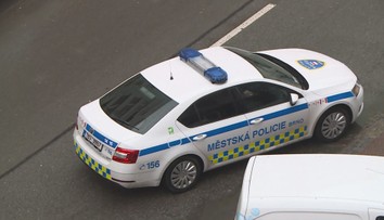 Strážníci v Brně zachraňovali muže. Do bytu se dostali díky jeho navigování