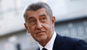 Babiš běhal po Sněmovně a hledal výbory, všichni poslanci přitom byli v sále