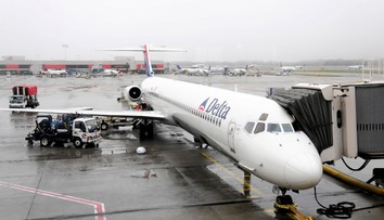 Pták promáčkl za letu čumák airbusu. Ten musel nouzově přistát