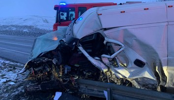 Čelní srážka aut na Žatecku. Dva lidé jsou ve vážném stavu