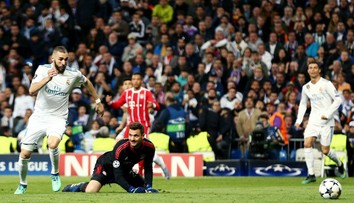 Šílená minela gólmana Bayernu! Tohle Liga mistrů ještě nezažila
