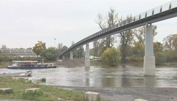 Trojská lávka opět stojí, tři roky po svém pádu
