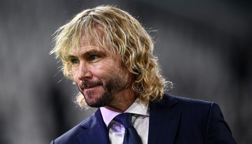 Nedvěd slaví 50. Stihl vyhrát Zlatý míč a řadu trofejí. Liga mistrů mu unikla