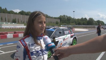 Česku roste motoristický talent. Dvanáctiletá Klárka řídí závodní Škodu