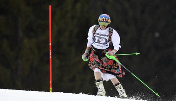 Úžasné slovenské loučení: Na poslední závod v národním kroji!