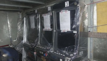 Celníci objevili čtyři nelegální herny v Liberci. Zabavili automaty za miliony
