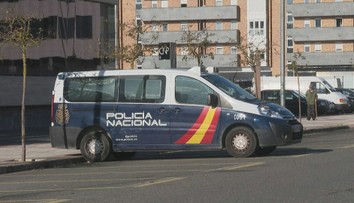 Ve Španělsku žena utekla únosci. Ten už před lety unesl dívku