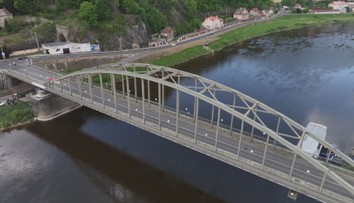 Tyršův most v Děčíně museli kompletně uzavřít. Objevila se v něm trhlina