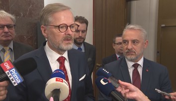 Platy příští rok vzrostou o 1 400 korun, dohodli se Fiala se Středulou
