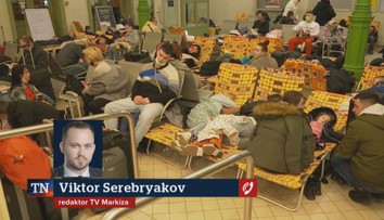 Štáb slovenské televize obklíčili vojáci. Do vozu jim nacpali cizí ženu