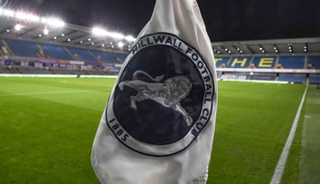 Bučet kvůli pokleknutí není rasismus, tvrdí fanoušci. Klub nesouhlasí