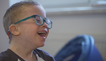 Povodeň vzala nemocnému Tomíkovi (6) speciální kočárek. Rodina prosí o pomoc