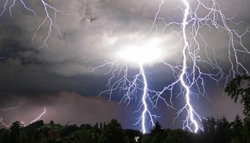 Blesk zasáhl lidi na festivalu. Devět zraněných skončilo v nemocnici