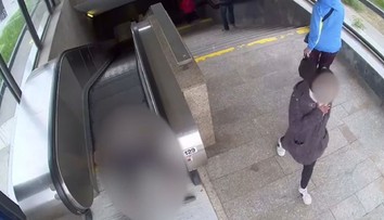Okradený důchodce se vážně zranil na eskalátorech. Lidé mu nepomohli! VIDEO
