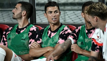 Sorry, Ronaldo hrát nechce, omlouval hvězdu Nedvěd. Bude soud!