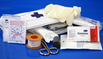 Co musí být v autolékárničce? Takhle to chce ministerstvo změnit