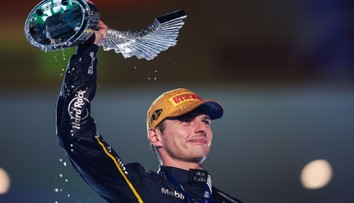 Verstappen nepřestává udivovat. V dešti překonal zkušeného soupeře