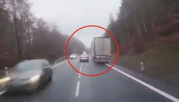 Předjíždění se změnilo v horor, k tragédii chyběl okamžik! VIDEO