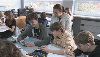Vláda chce zákaz mobilů na základkách. Ať si to školy určí samy, tvrdí opozice