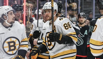 Skvělý Pastrňák přepsal českou historii v NHL, zářil i Hertl