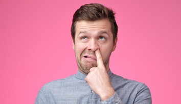 Šťouráte se v nose? Zvyšujete tím riziko Alzheimerovy choroby, tvrdí studie