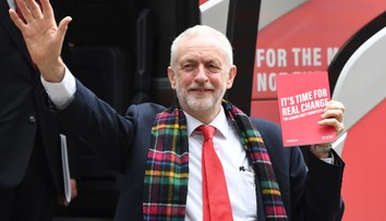 Znárodňování a internet zdarma. Corbynův plán vyjde na 2,5 bilionu!