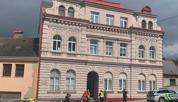 Obrovská tragédie v Jablonci nad Nisou. Matka měla ubodat vlastní dítě