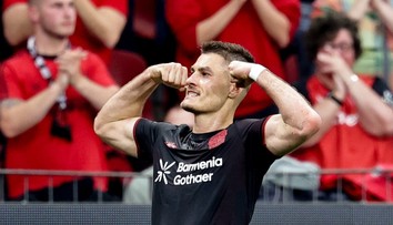 Super Schick. Fanoušci jej odměnili za klubový milník, Lipsko sundal hattrickem