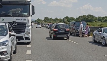 Otřesné chování řidičů na dálnici D5. Desítky se jich otáčely či couvaly